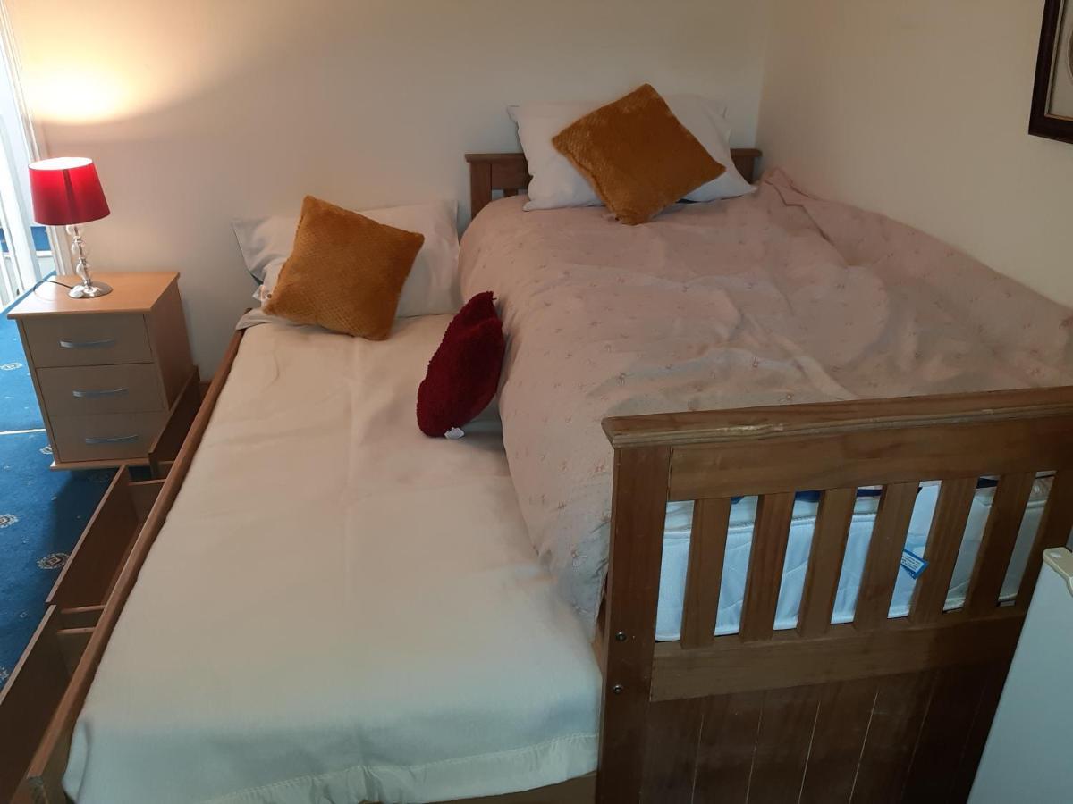 Phoenix Nights Guest House Barrow-in-Furness Εξωτερικό φωτογραφία
